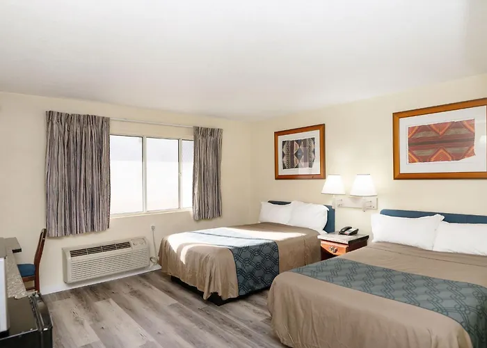 Central Phoenix Hotel