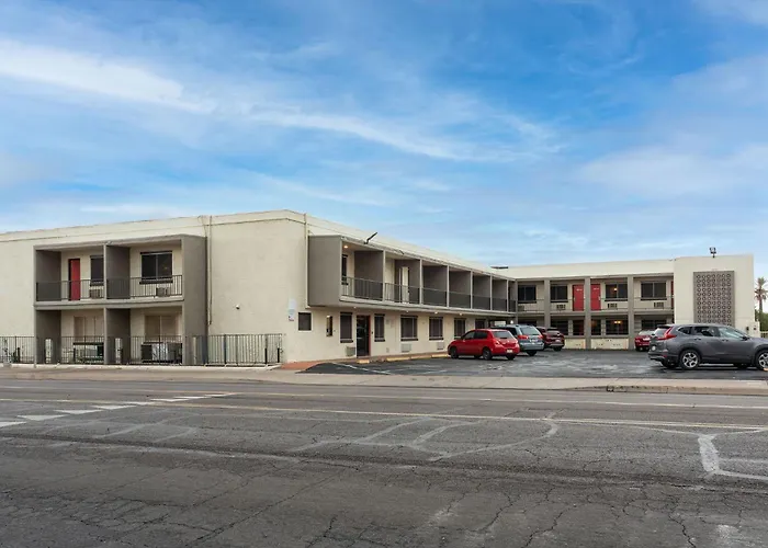 Central Phoenix Hotel